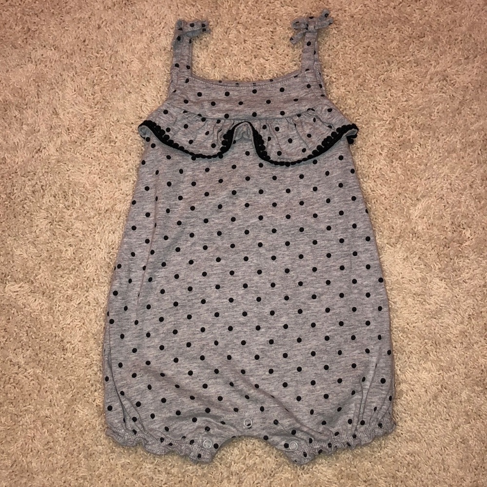 Carter’s baby girl 18M romper - grey w/ black dots